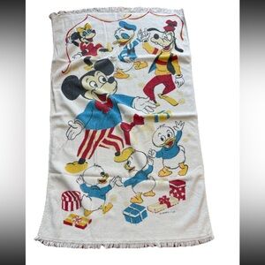 Walt Disney productions Wamsutta heritage 1970s all cotton bath towel 39”x23”